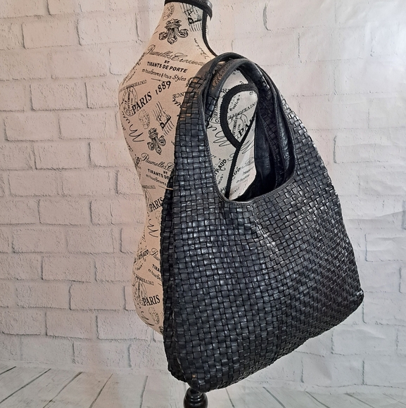 SALE. XL New leather shoulder bag from India - Picture 5 of 16